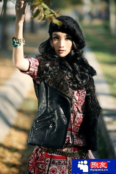  p>《碧海深沉》是2006年上映的当代都市题材的电视剧,由何燕江执导, 