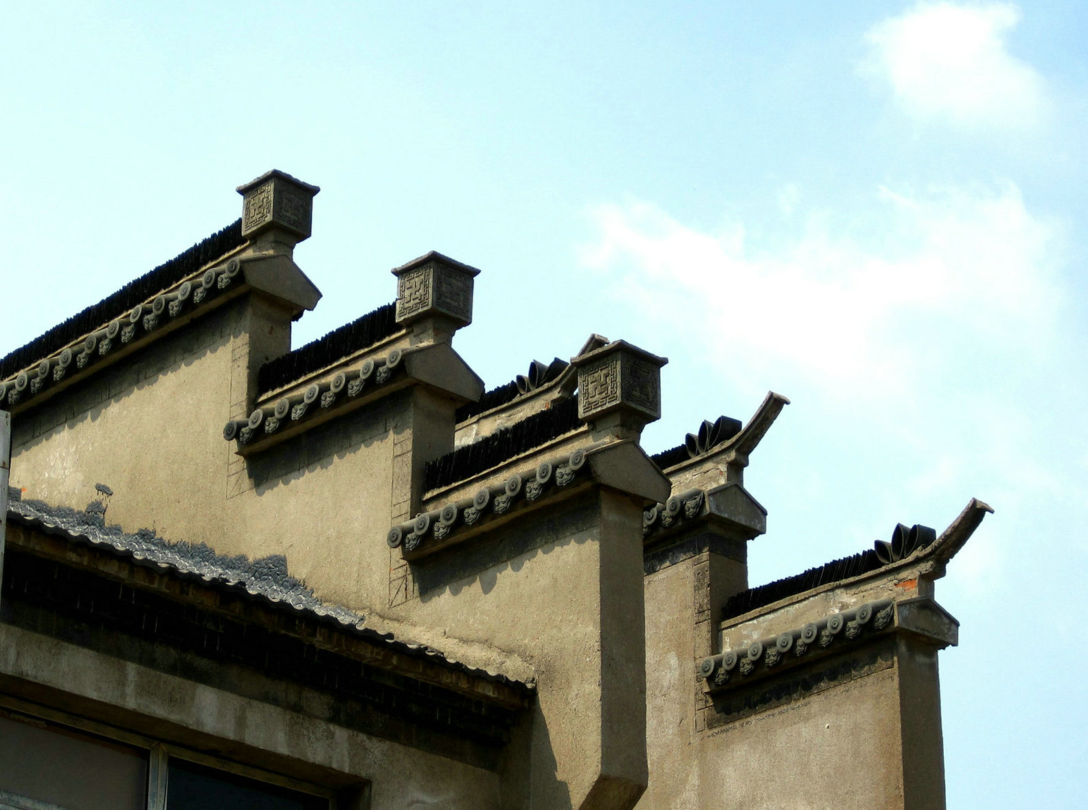  p>马头墙,又称风火墙,防火墙,封火墙,是 a target="_blank" href="