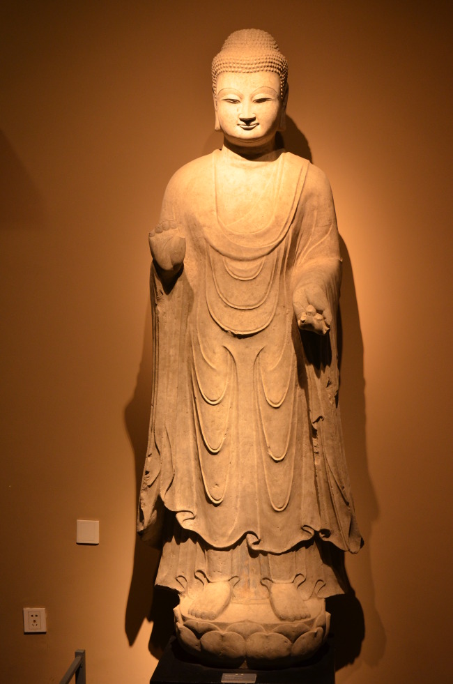  p>佛像雕塑,雕刻艺术种类的其中一种,也是流传时间最长的一种.