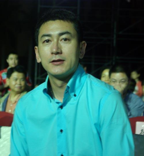 data-id="gnzzvr6qyi">鲁健,1972年10月4日出生于内蒙古自治区阿拉善