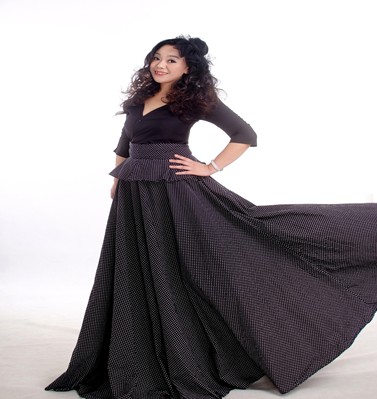  p>王玫,90年入伍,曾就职于海南武警文工团.