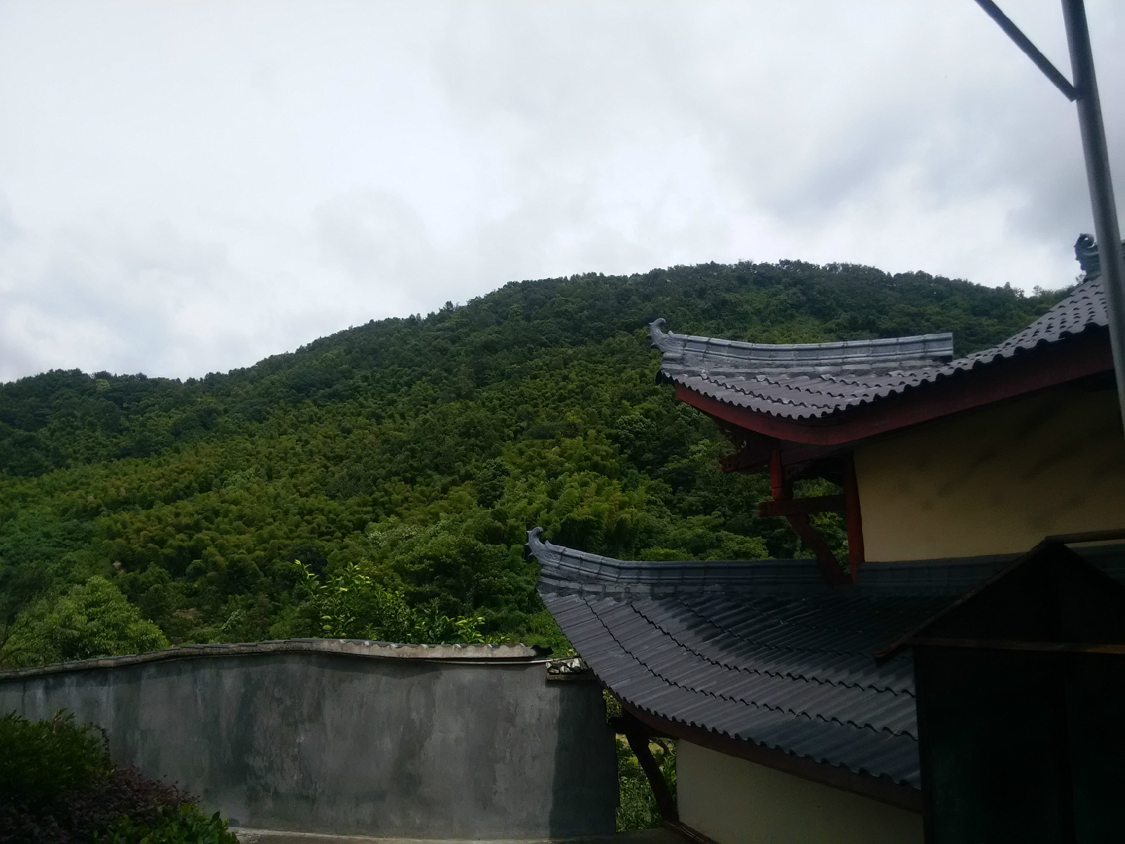 lcmpqzx">宝寿禅寺,成立于唐太宗八年(公元854年),位于诸暨市的寺庙