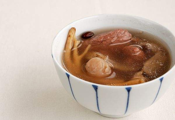  p>生发乌发汤是一道菜品,主料为羊肉. /p>