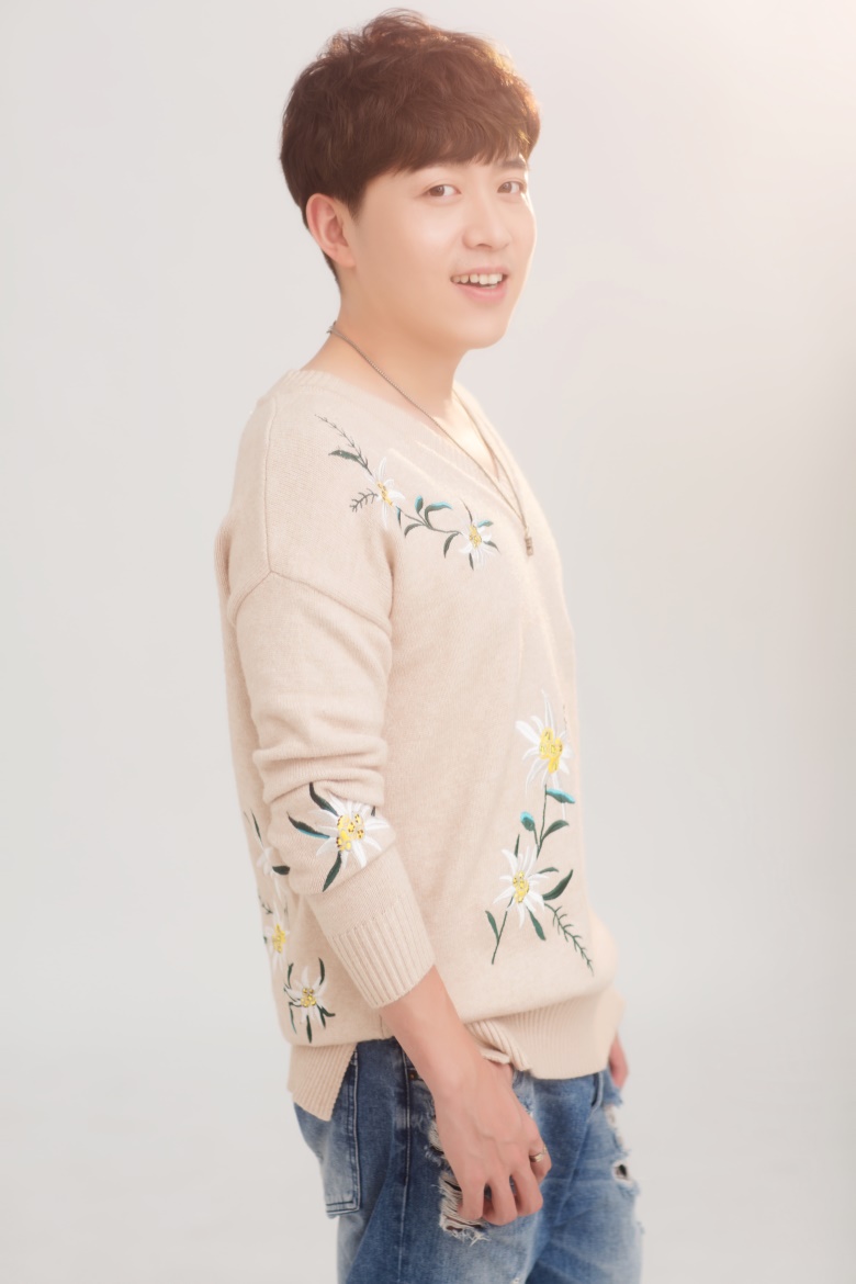 data-id="gnzvk4fxp5">刘亮 ,男,出生于吉林省长春市,中国内地男演员