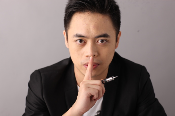 data-id="gnrpvxn2y8">汪远,1983年8月25日出生于上海市,是著名编剧