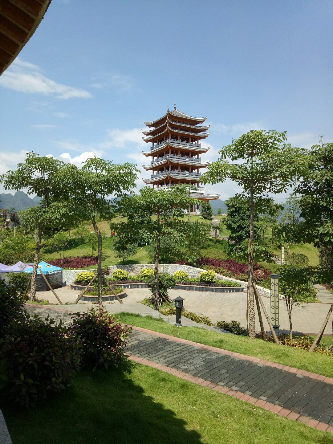  p>密洛陀公园是都安瑶族自治县60周年大庆重大项目之一,该项目位于