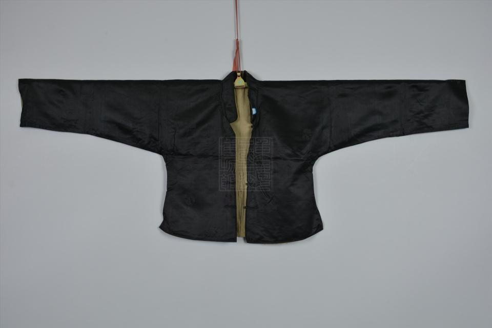 现代黑色开衩马褂