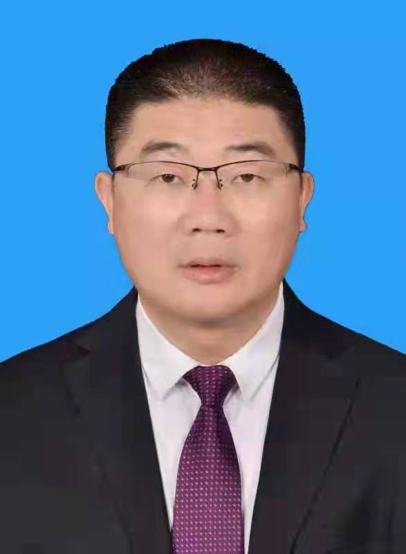 中共党员,省委党校大学学历,现任海丰县人民政府党组成员,副县长