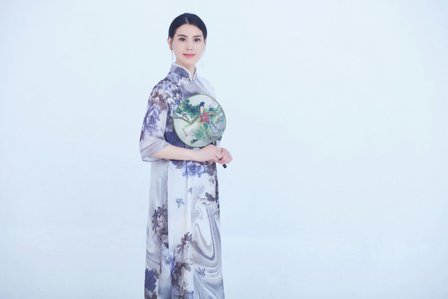  p>蓝蕊,1月21日生于重庆开州,毕业于四川音乐学院,歌手.