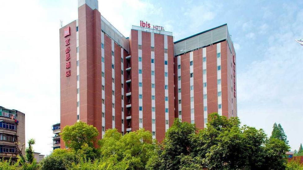  p data-id="gnhe5ry97w">汉口宜必思酒店位于武汉市江汉区建设大道