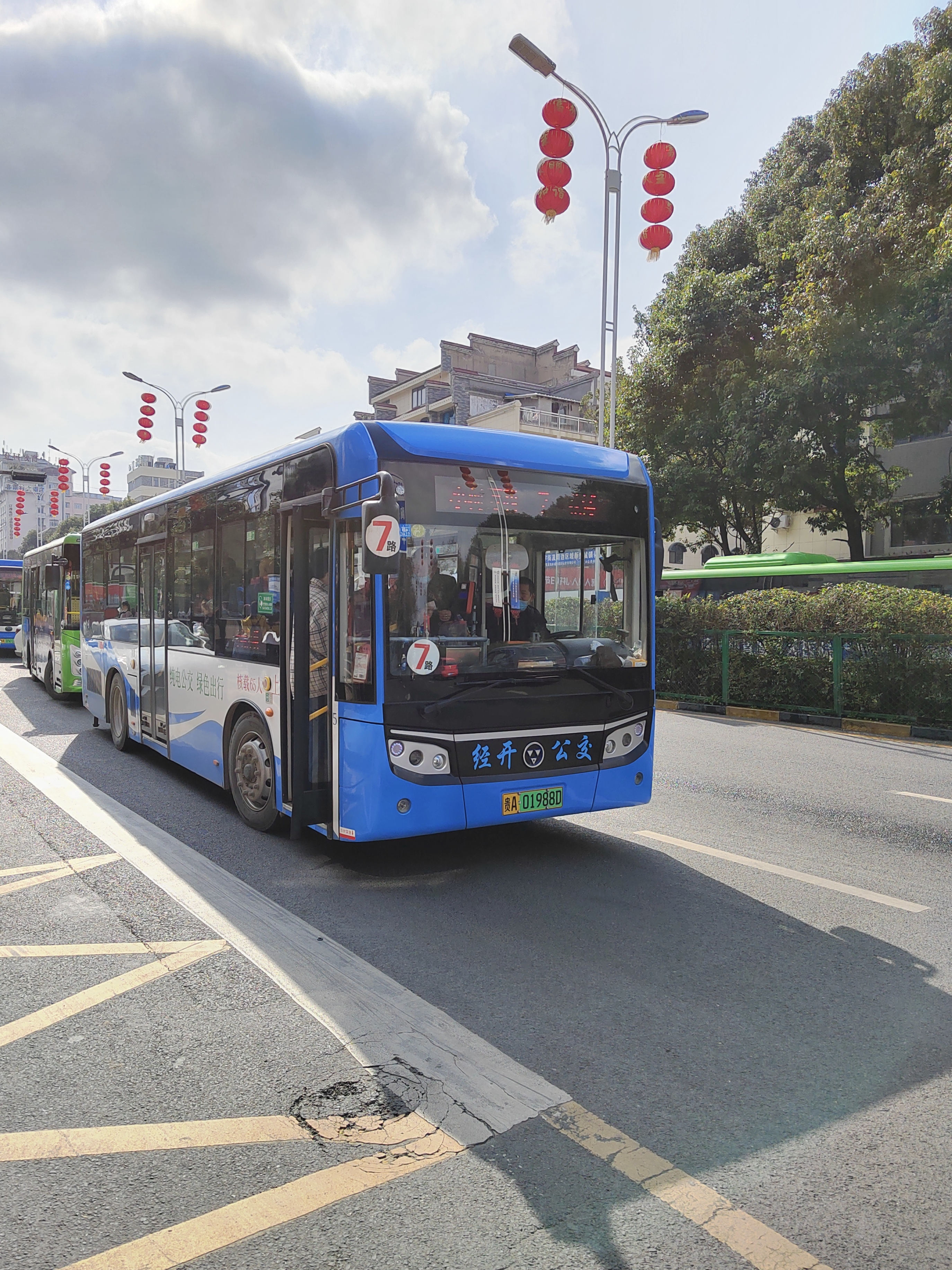 是中国贵州省贵阳市境内的一条公交线路,贵阳经开7路去向是从长江路