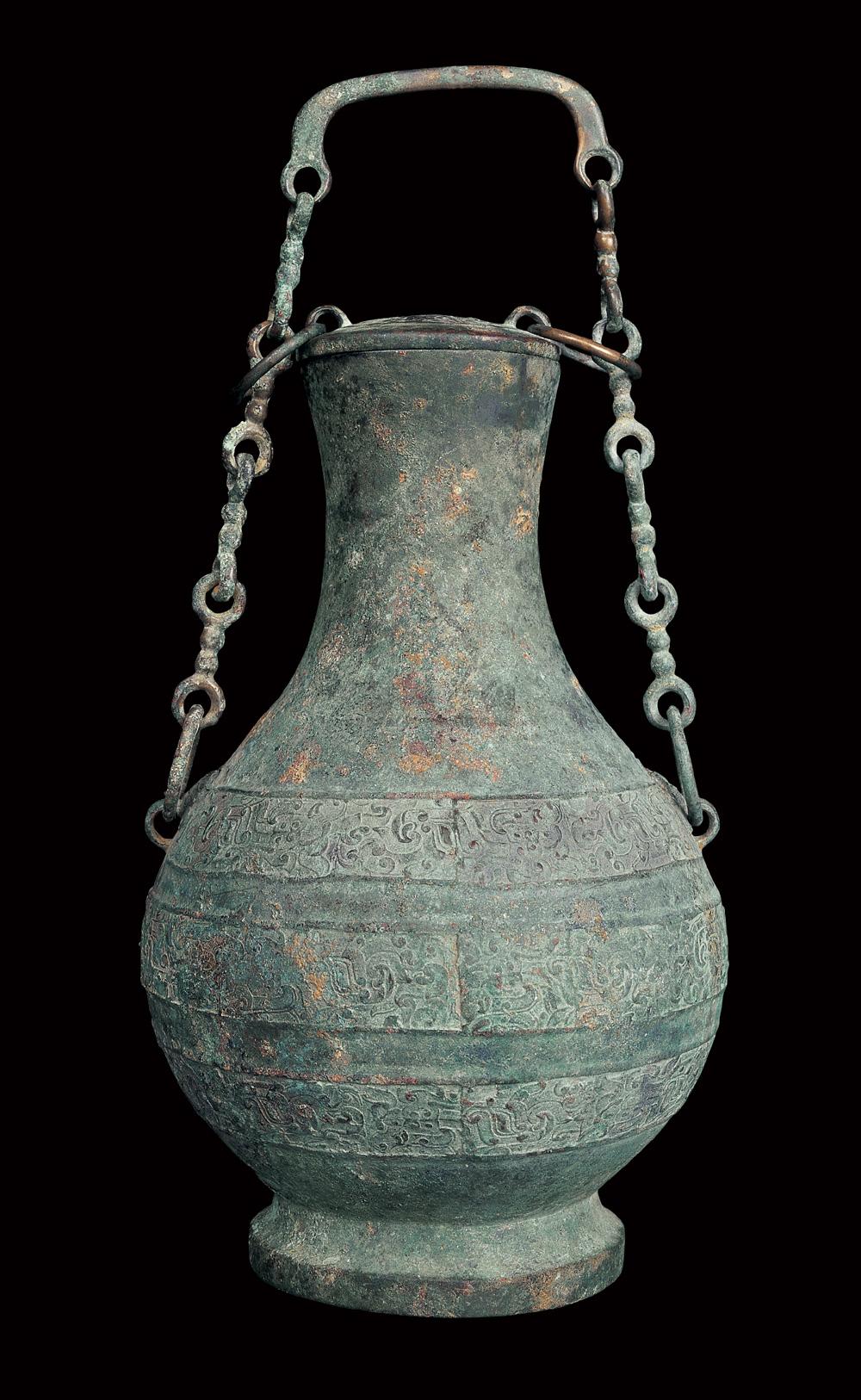  p>战国青铜提梁壶,战国年代的铜器,高30厘米,口径7厘米,收藏于 a