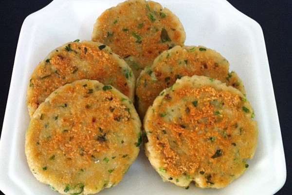  p>蛋煎莲藕是一道以鸡蛋和莲藕作为主料的菜品. /p>