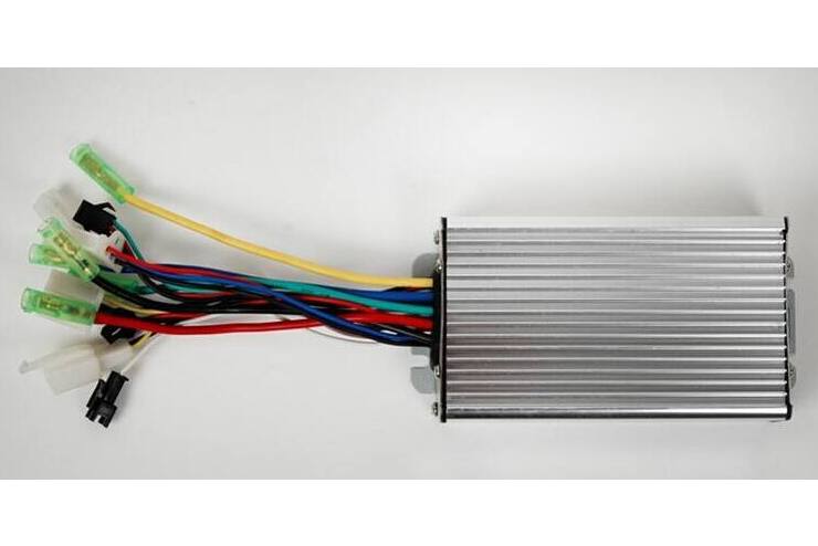 电动四轮车控制器