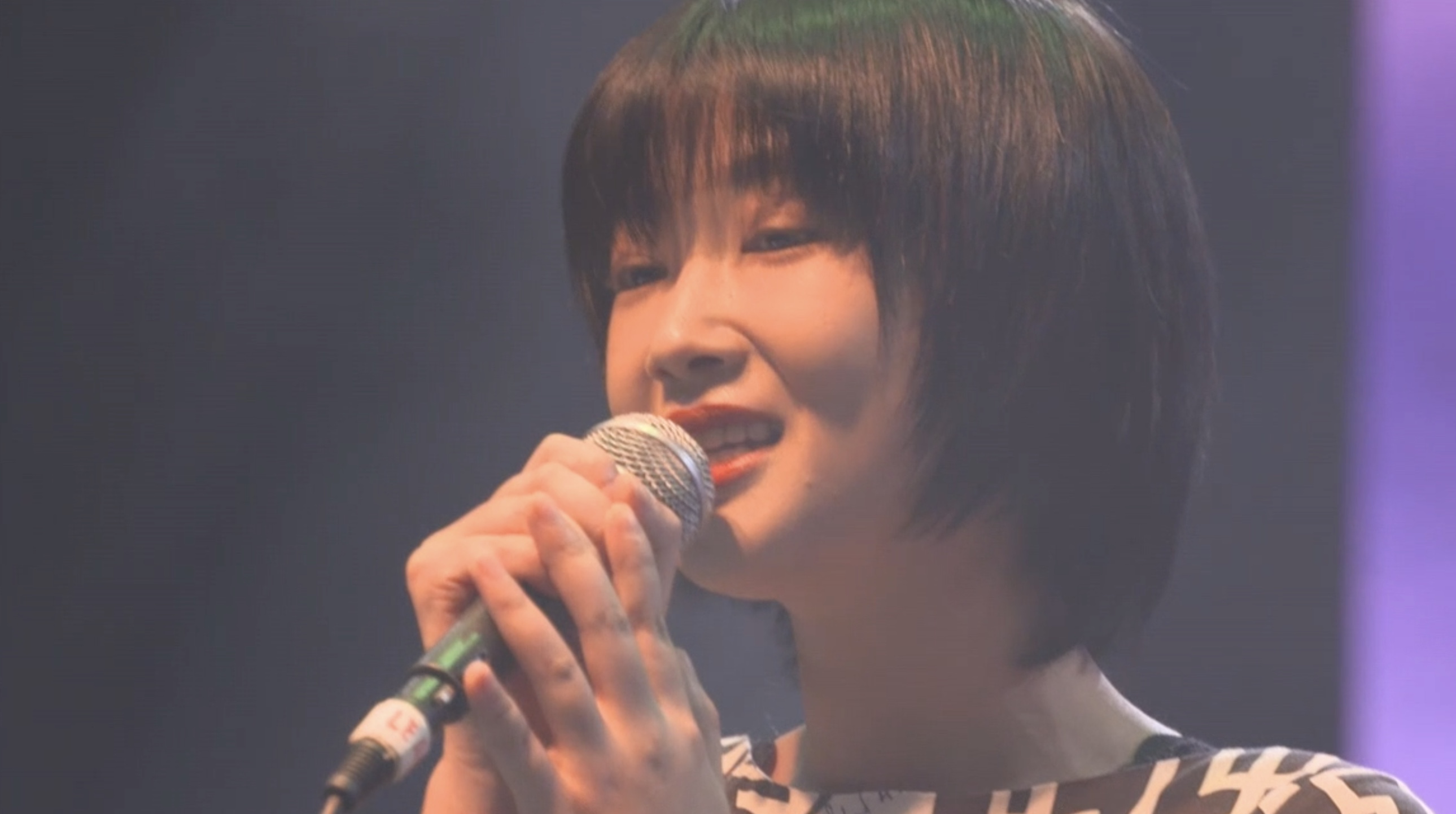  p>林侧,女,1993年出生,诗人,音乐人.