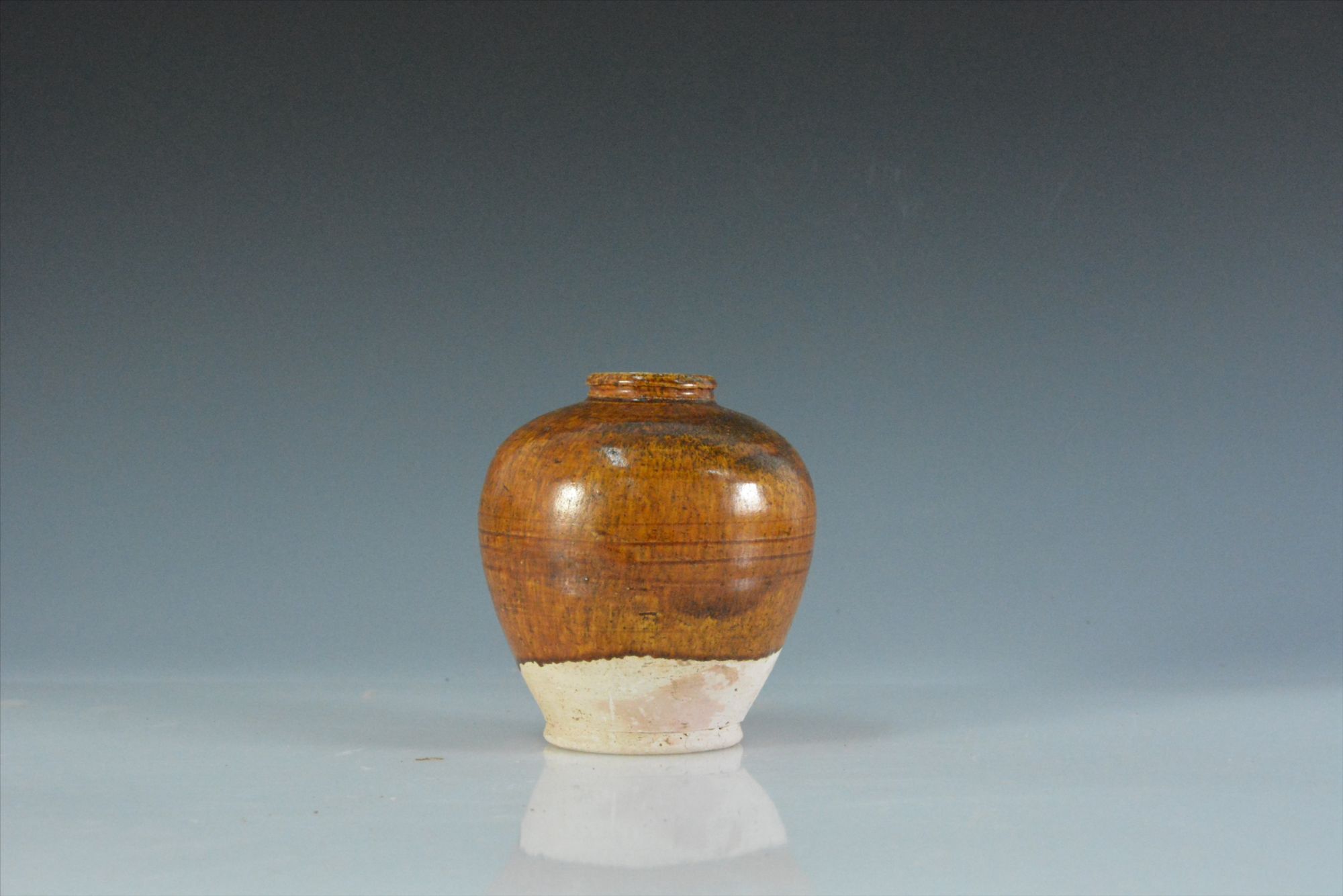 唐代黄釉陶盖罐