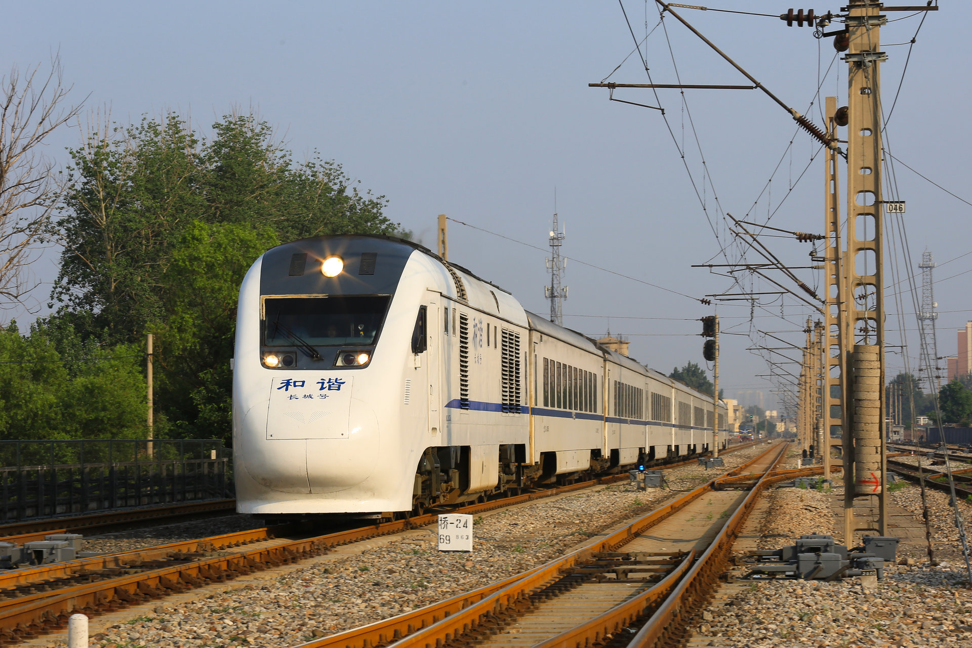  p data-id="gnwit8fg3b">长城号内燃动车组(原名和谐长城号内燃动车