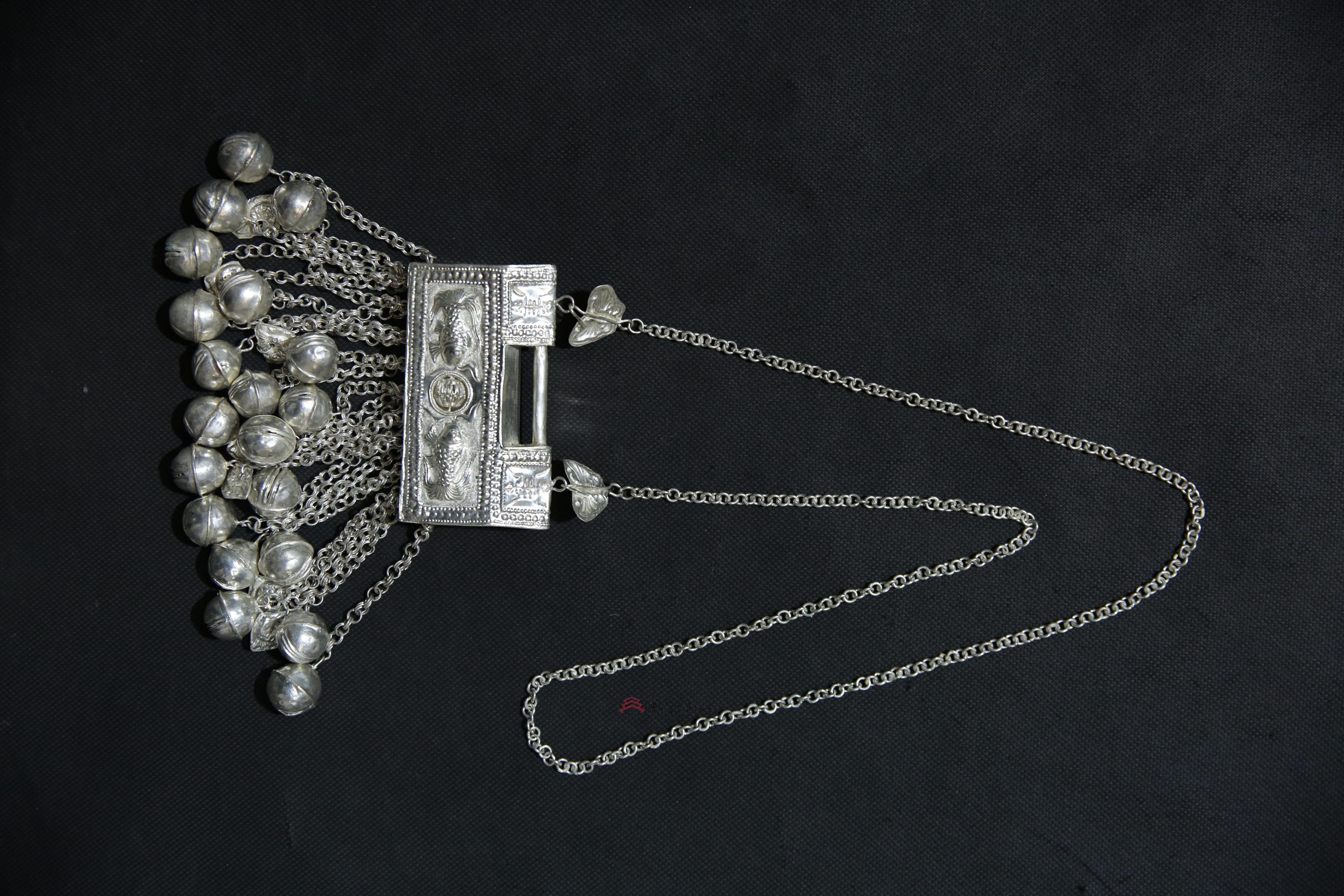 当代贵阳高坡苗族双鱼戏珠银锁