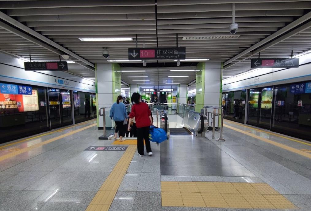 >莲花村站是 a target="_blank" href="/item/深圳地铁3号线/5649268"