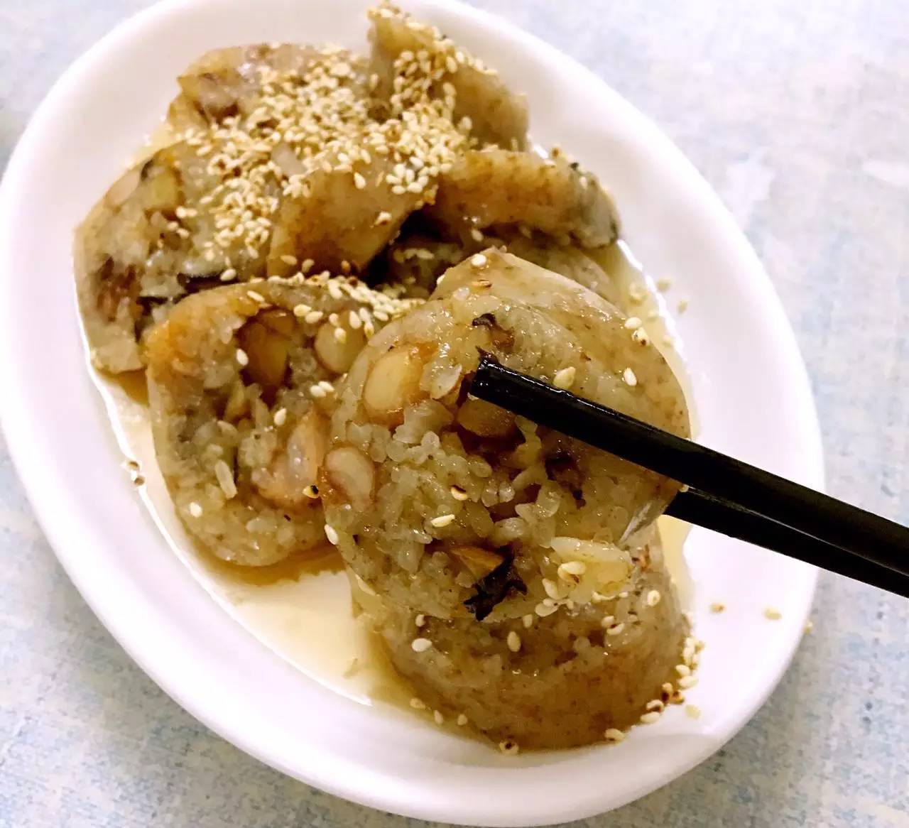  p>糯米猪肠为 a href="#" data-lemmaid="5403829">广东潮州 /a>市