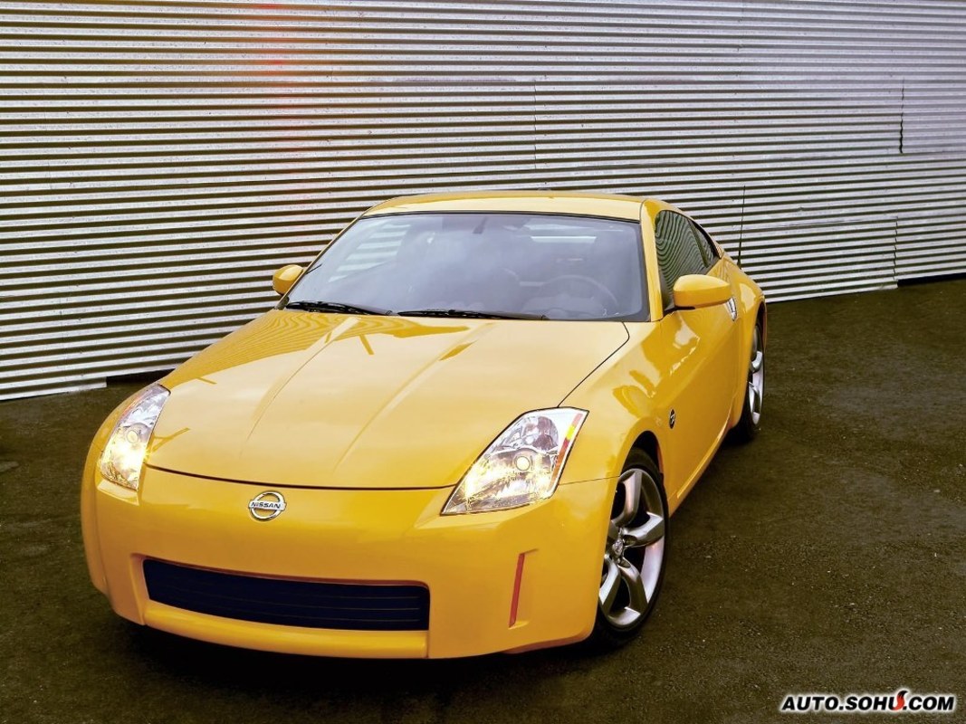  p>日产350z身为z-car系列的第五代,各项表现更为突出,在内外观设计或