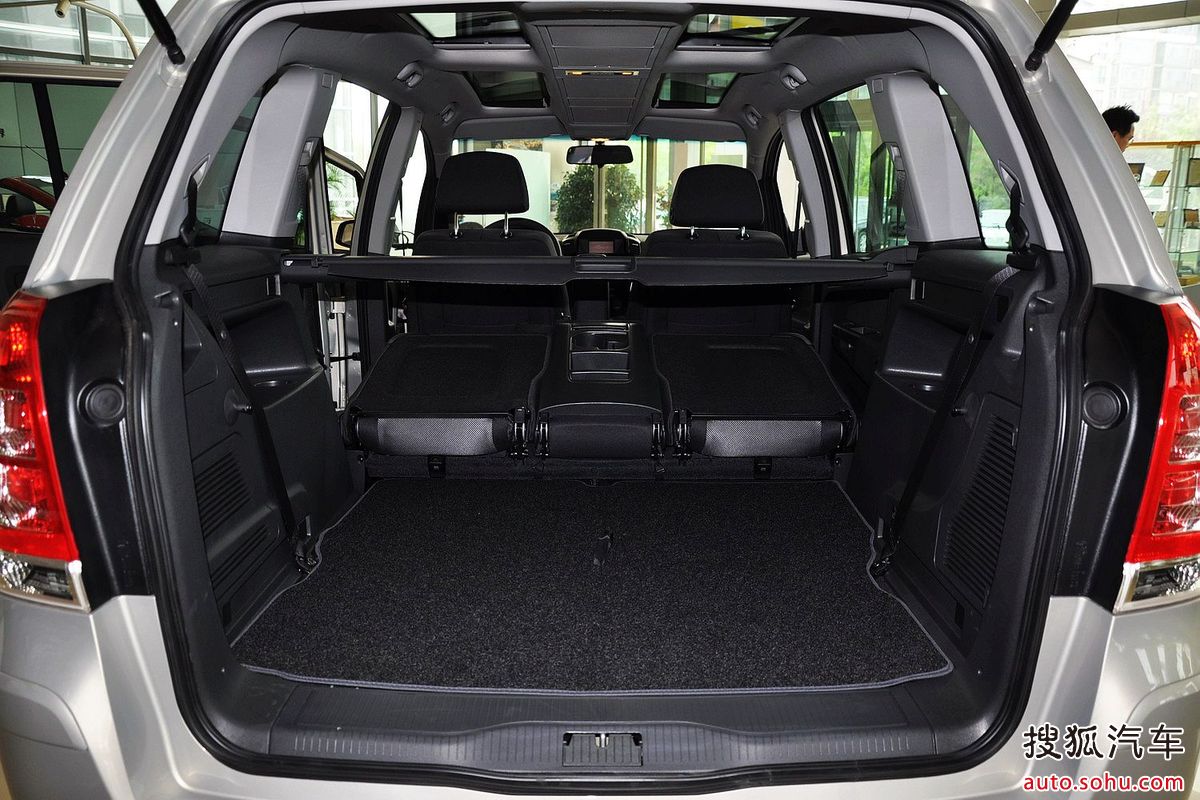 新opel欧宝zafira赛飞利更是"青出于蓝",在造型,空间及底盘上进行了多