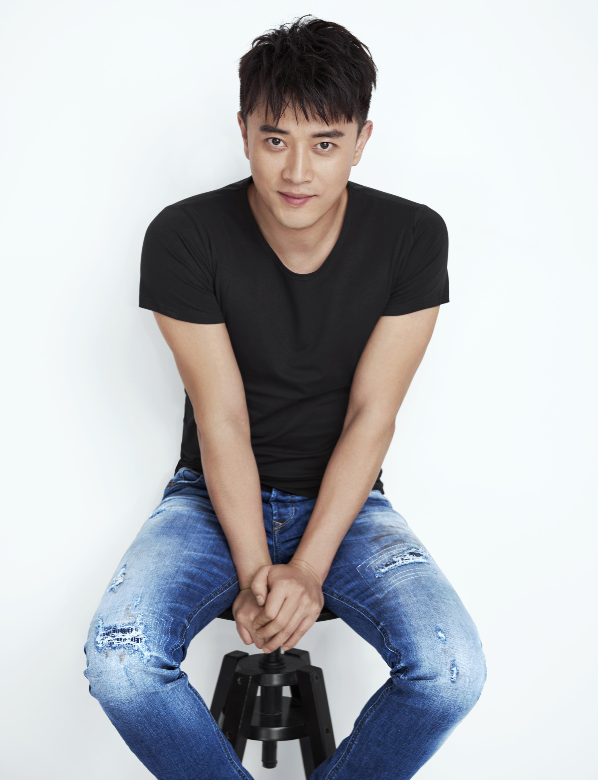  p data-id="gnt13rghpt">蒋毅,出生于浙江省湖州市,中国内地影视男