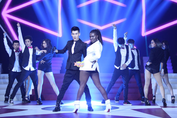  p>白加黑组合,2014年荣获央视《星光大道》周冠军,创新的中外男女