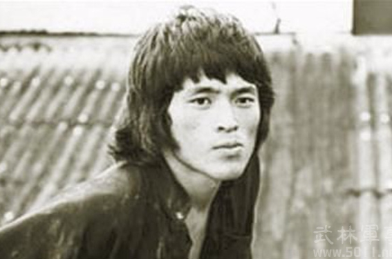  p>唐龙,本名金泰中,1943年出生于韩国,韩国男演员,功夫影星,跆拳道