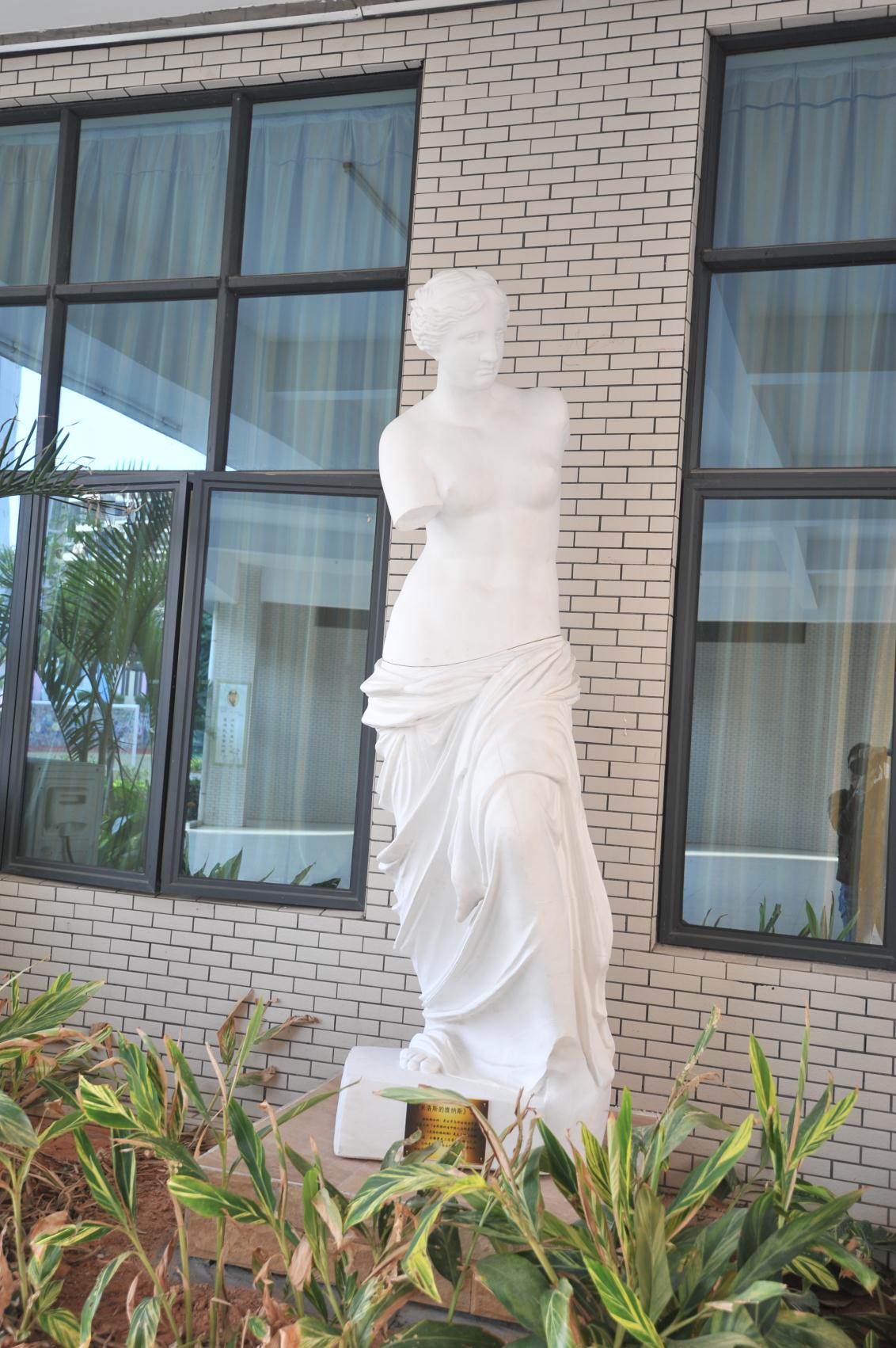  p>珠海市艺术高级中学创办于2012年,市教育局直属全日制公办普通高中