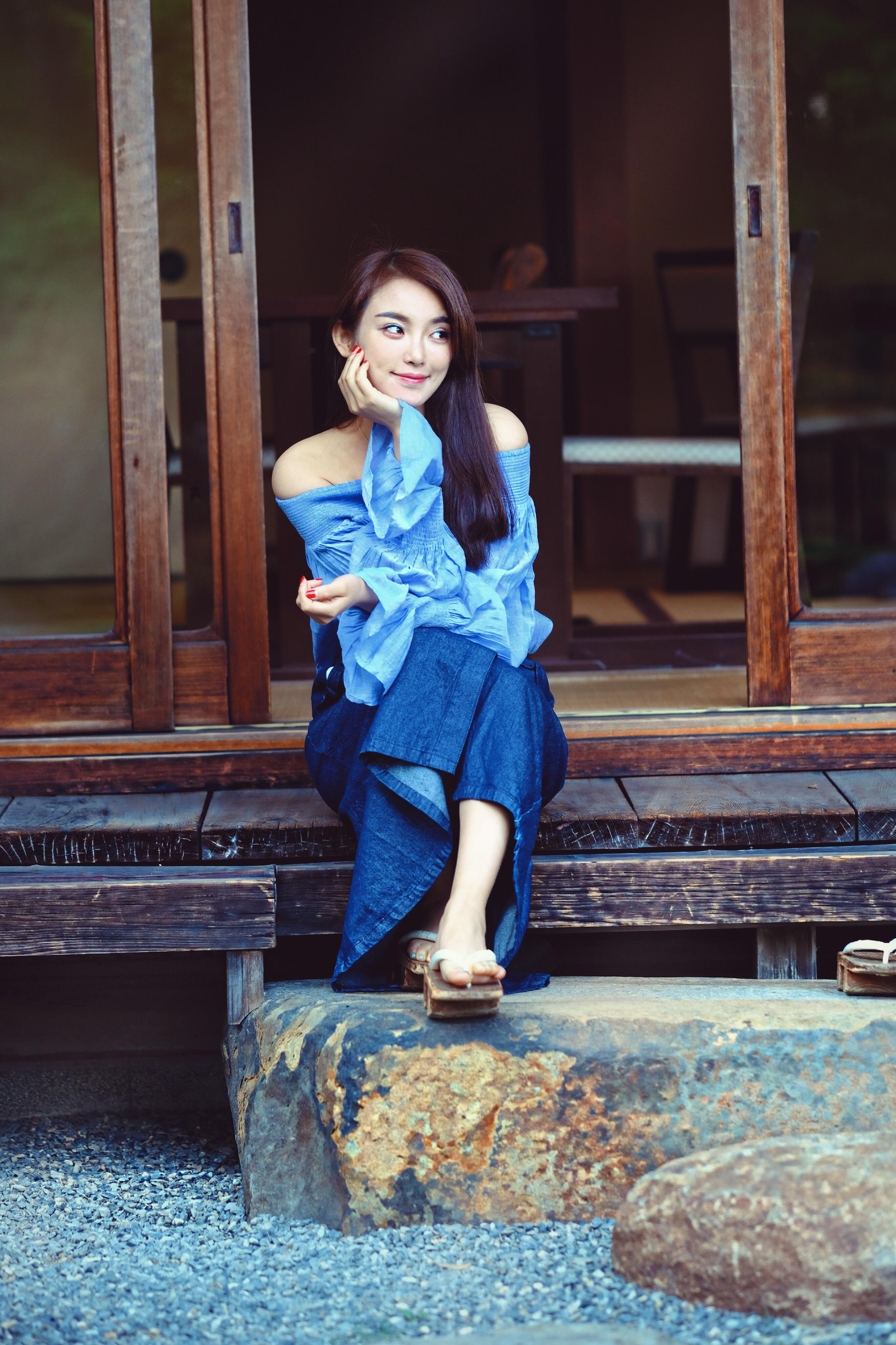 因参加综艺节目《 a target="_blank" href="/item/非诚勿扰/157"