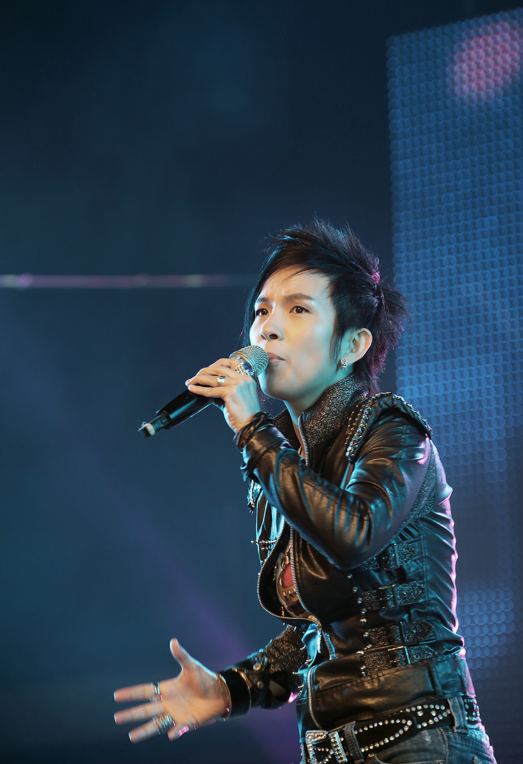  p>《伤心神话》是潘美辰与moon《 a target="_blank" href="/item/鹰