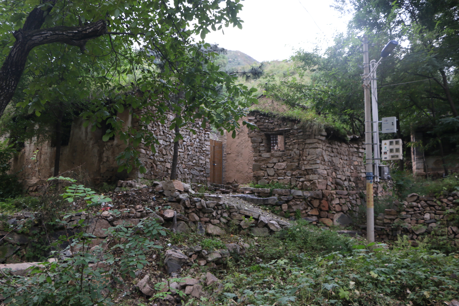  p>野三坡拒马写生基地位于河北省保定市涞水县野三坡.