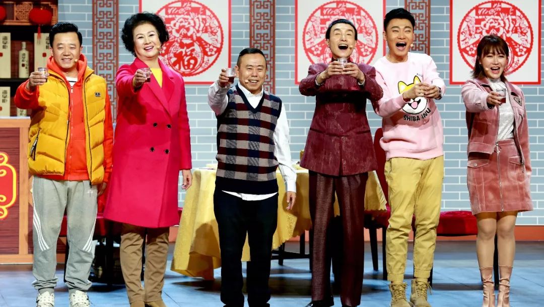 《2018辽视春晚》口碑爆表，效果和“笑果”双丰收_百科TA说
