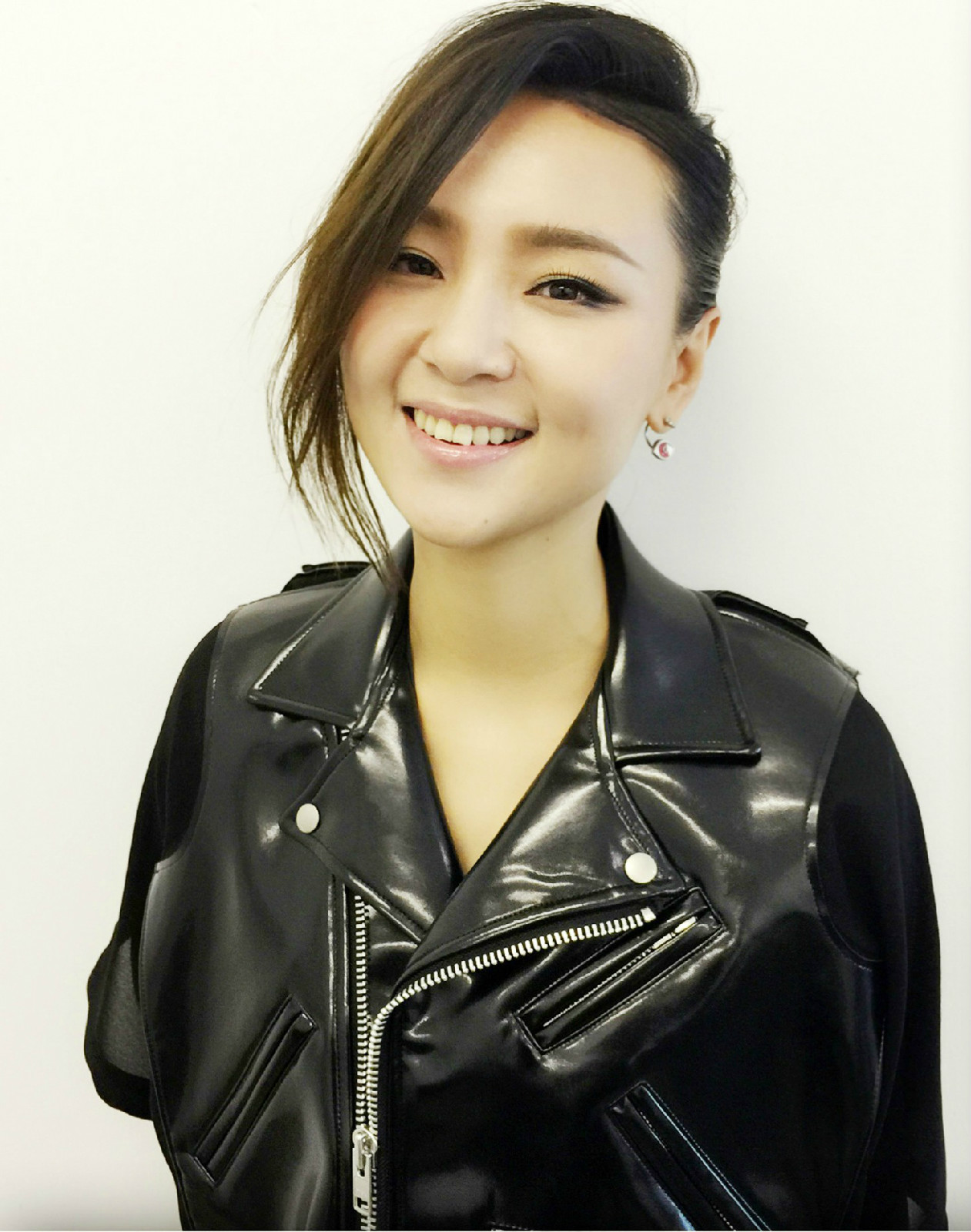  p>周笔畅,1985年7月26日出生于湖南省长沙市,华语流行乐女歌手,词曲