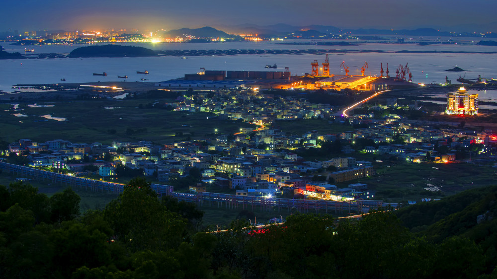  p>古雷镇位于中国福建省漳州市漳浦县南端的古雷半岛上.