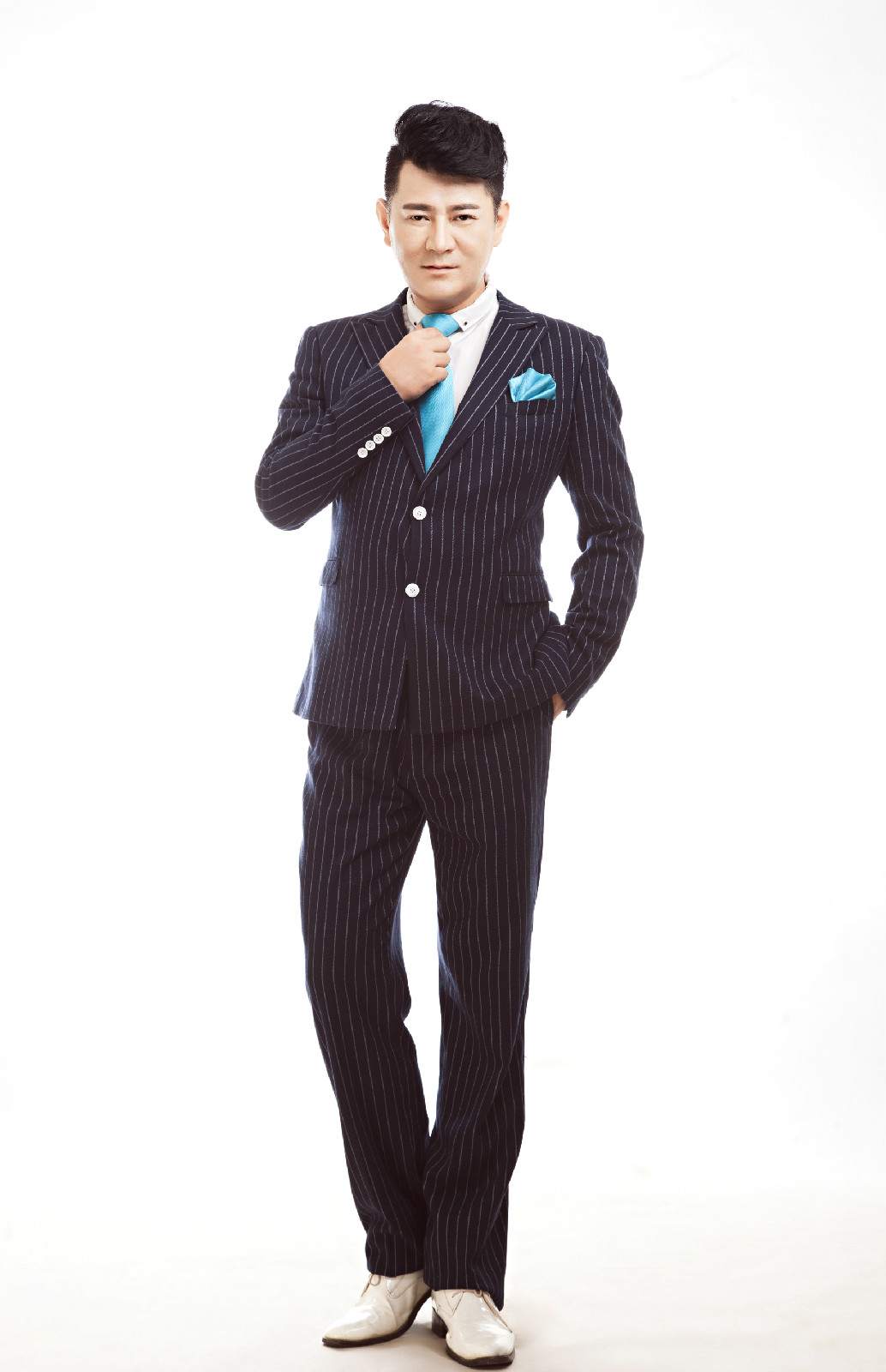  p data-id="gnx0wvnsjb">孟刚,中国时尚歌手,金牌主持,模仿达人.