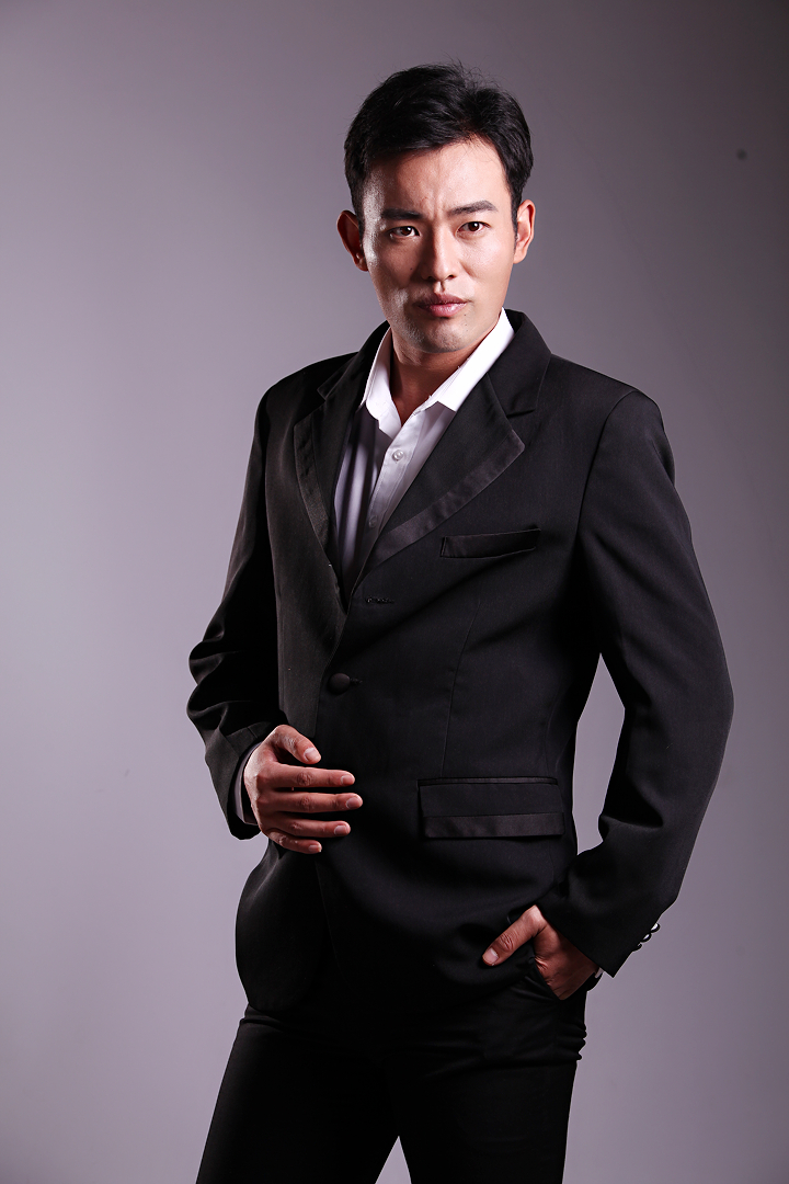  p data-id="gnb08jp4dv">张潇阳(原名张敏敏),中国大陆男演员,副导演