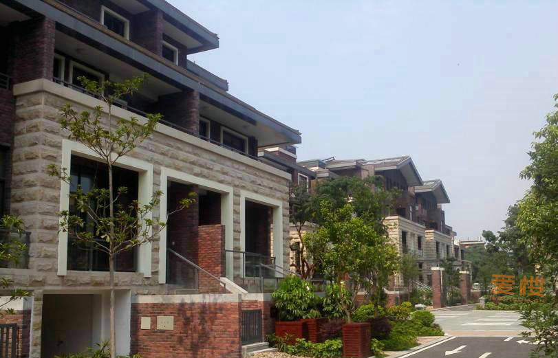  p>阳光丹宁顿小镇地处闽侯上街中心,坐落于福州最为成熟的别墅区域