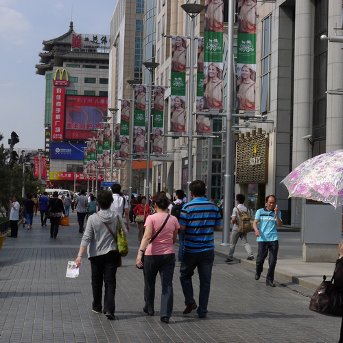  p>王府井大街 i>(wangfujing street) /i>位于中国 a target="_blank