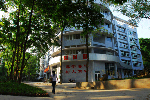  p>西南大学 a href="#">育才学院 /a>成立于2000年5月,由西南大学与