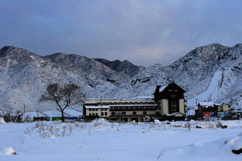 八达岭滑雪场(八达岭滑雪场怎么样)