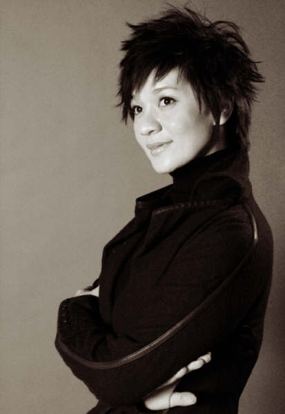  p>柯以敏(mindy quah),1972年3月30日出生于马来西亚槟城,马来西亚