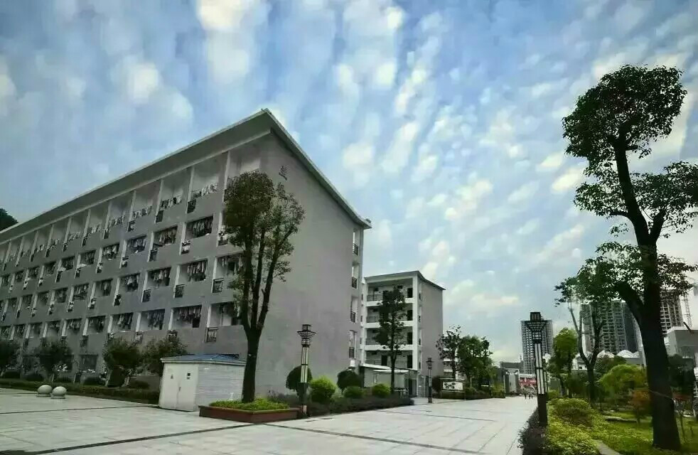 data-id="gnbaymhq33">贵州省江口中学创建于1942年,位于贵州省铜仁市