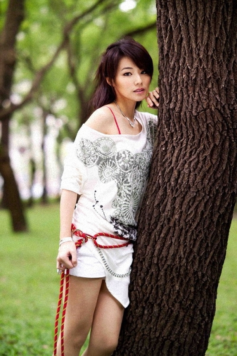  p>陈怡蓉,1979年3月13日出生于台湾省高雄市,中国台湾女演员,毕业于 