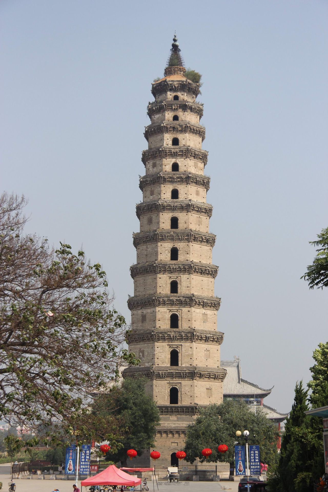 现寺虽毁塔仍存,俗称"景州塔".