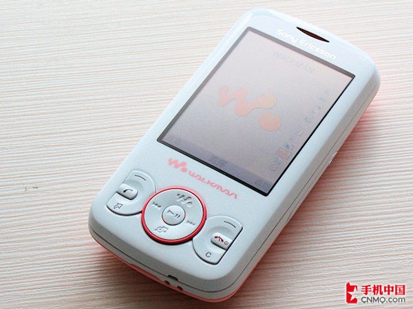 id="gn75a9hoh3">索尼爱立信w100i是2010年07月上市的滑盖音乐手 