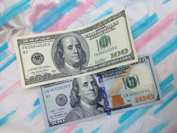  p>新版美元,新版百元 a href="#" data-lemmaid="4999434">美钞 /a>