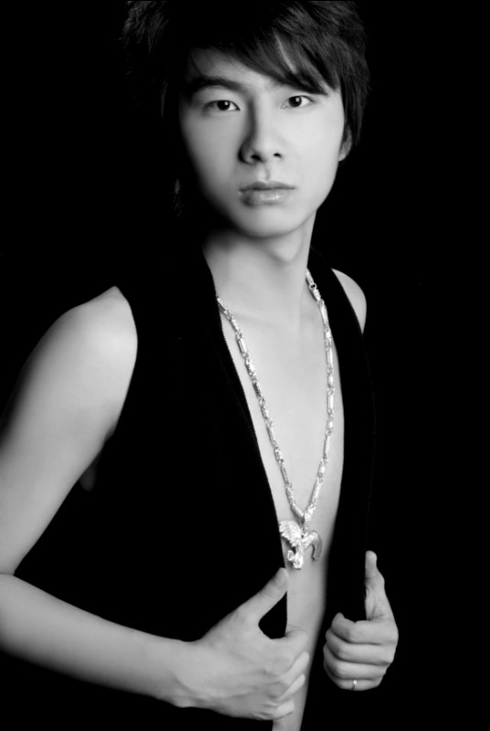  p>赵楠 华语乐坛新锐偶像摇滚 a target="_blank" href="/item/歌手