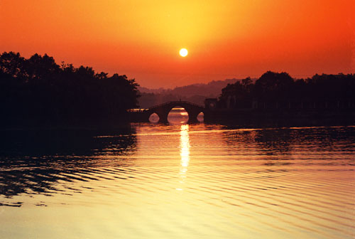  p>赤城湖,位于四川省 a target="_blank" href="/item/蓬溪县">蓬溪